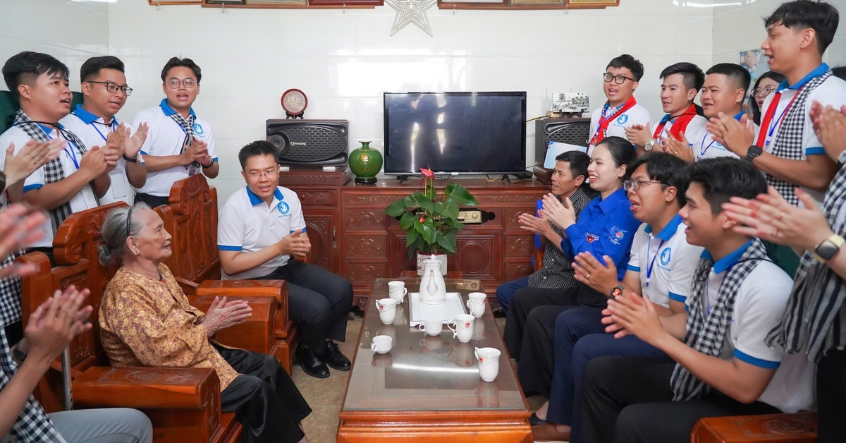 Hành trình về nguồn, học sử sống động và cảm xúc